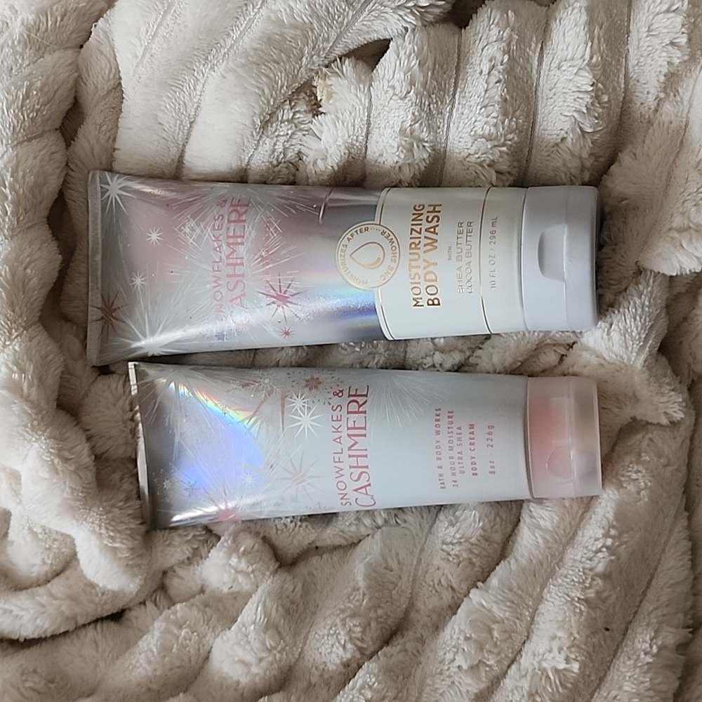 Bath and Body Works Snowflakes Cashmere Cream and Shea Body Wash